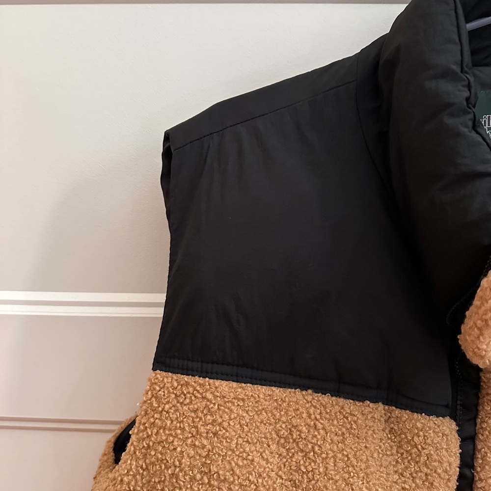 Wild fable Woman’s Tan Sherpa Vest with Black Yoke - Picture 3 of 7
